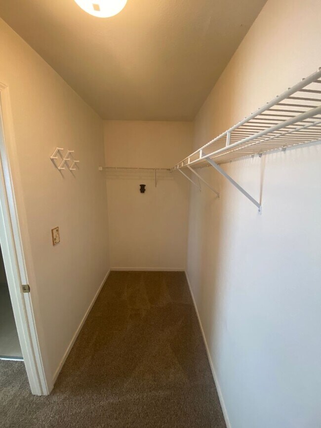 Building Photo - 9438 Canyon Meadows Dr