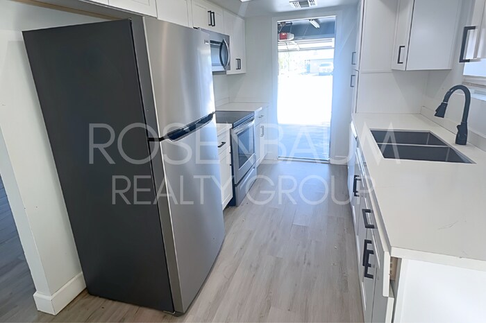 Building Photo - 548 S Udall