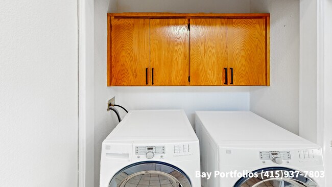 Building Photo - 1239 Haskell St