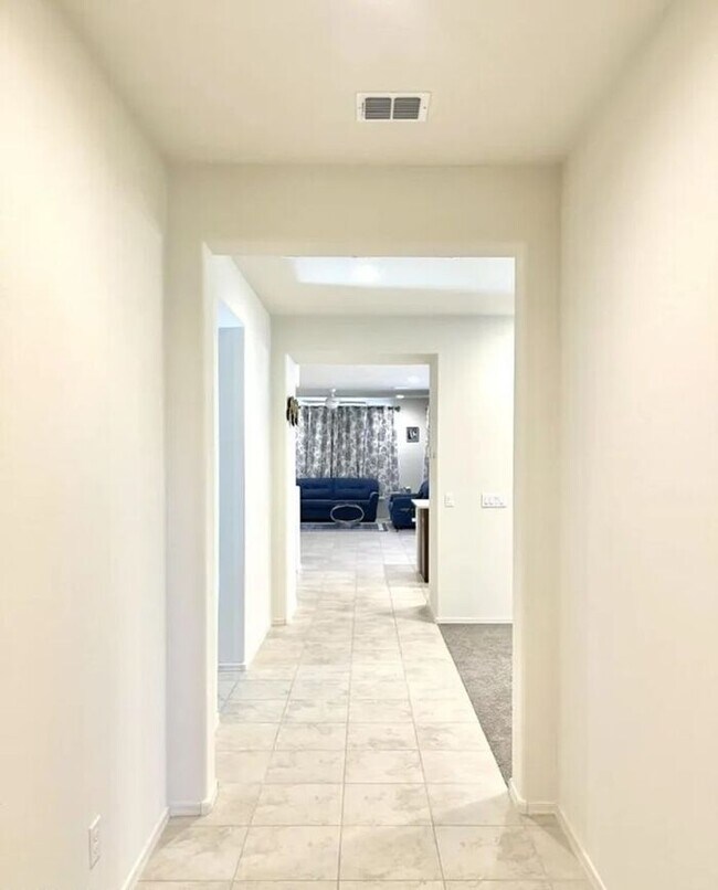 Building Photo - 2022 Built Single-Level 4Bedrooms/3Baths Stunning Home!!