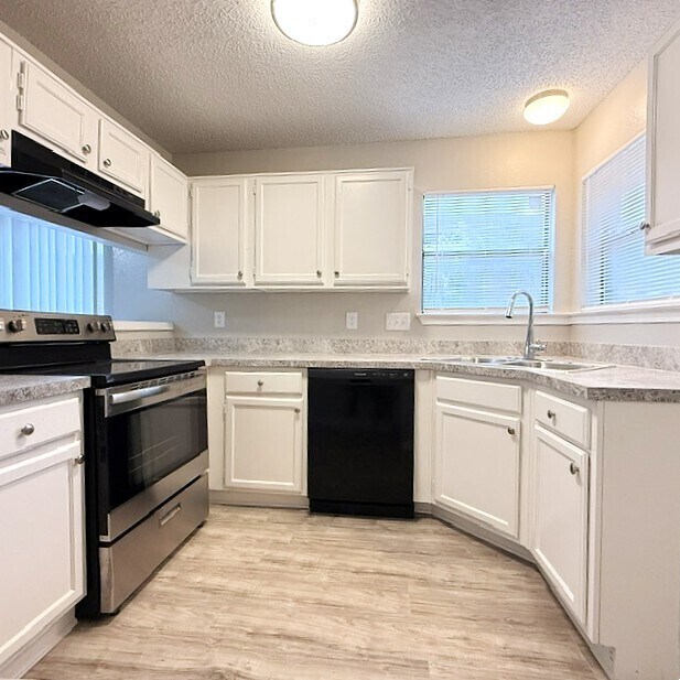Building Photo - Coming soon Charming newly renovated 3 bedroom 2 bath with a loft In Mesquite!