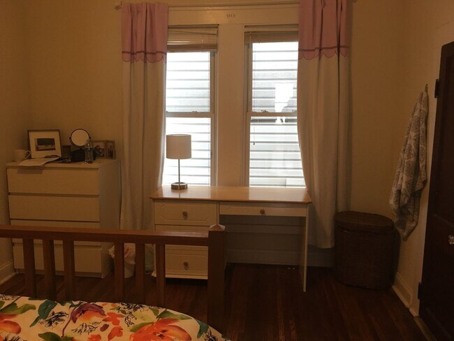 Building Photo - 3 BED home with rear patio available AUGUST!