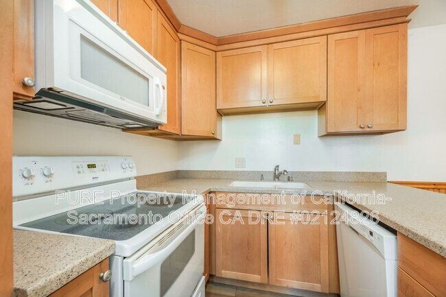 Building Photo - 2229 Woodside Ln