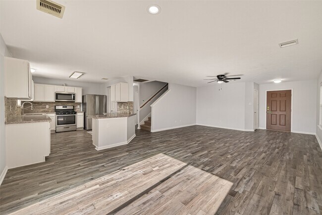 Building Photo - 7130 Cypress Pr Dr