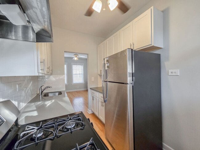 Building Photo - 1932 W Winona St