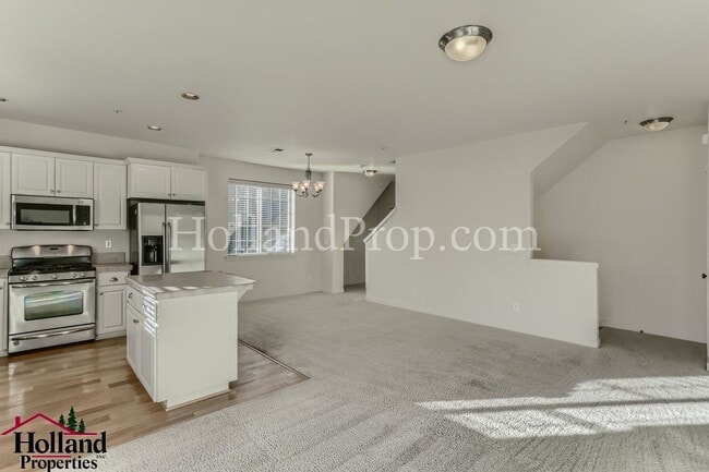 Building Photo - 838 NE Wheelock Pl