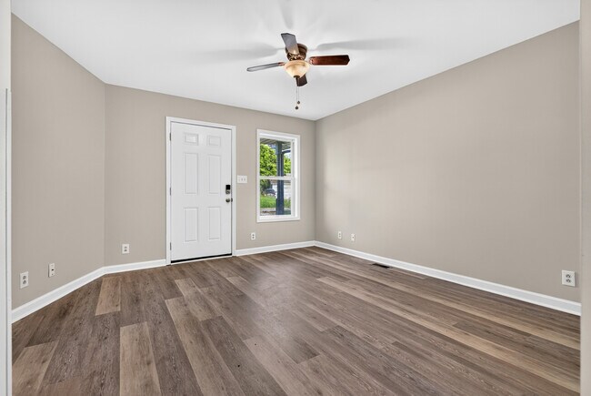 Building Photo - 837 Princeton Cir
