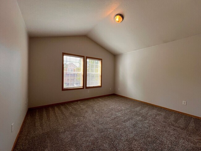Building Photo - MOVE IN SPECIAL!! Beautifully Remodeled Ho...