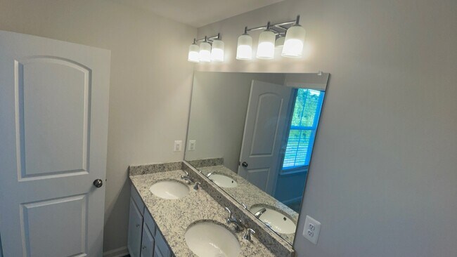 Building Photo - 5549 Wenrich Dr