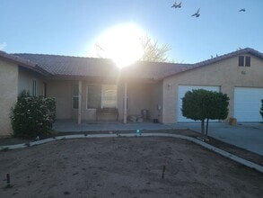 Building Photo - Amazing Hesperia Home