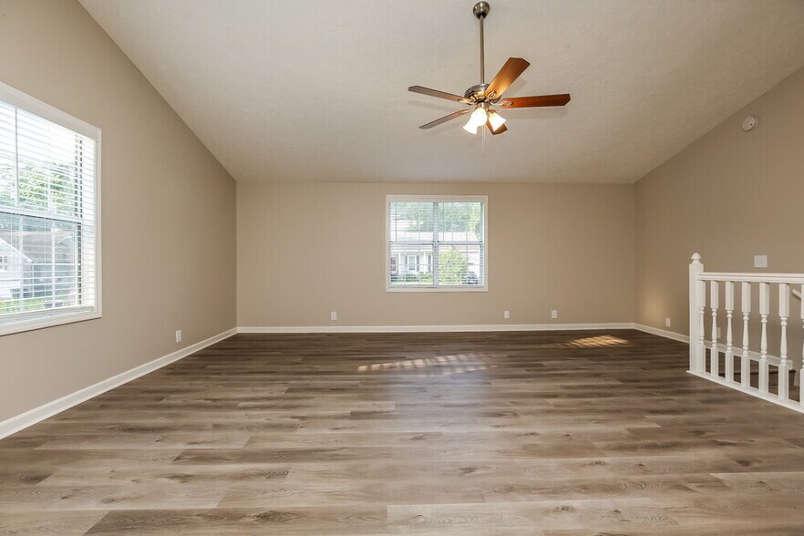 Building Photo - 5921 Belle Oaks Pl