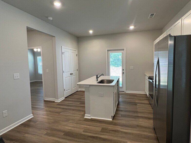 Building Photo - 168 N Squires Run Ln
