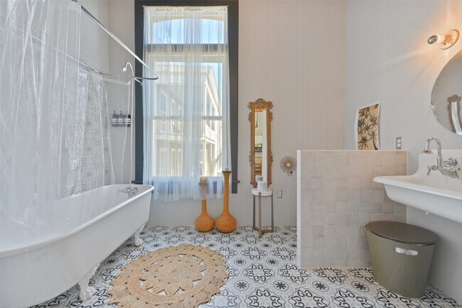 Building Photo - 1614 Avenue K