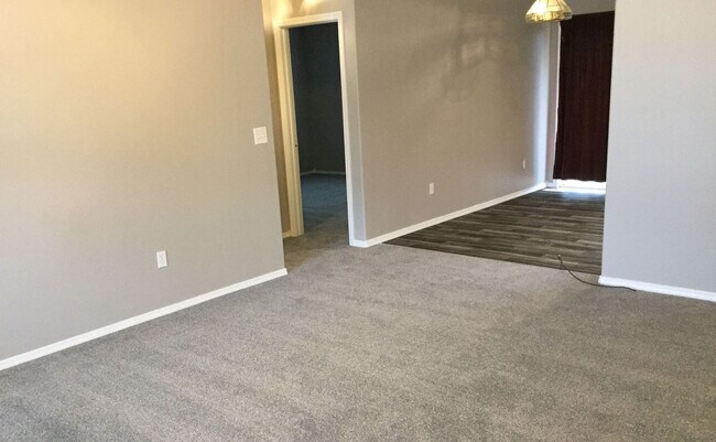 Building Photo - Welcome to this charming 3 bedroom, 2 bathroom home in Boise, ID.