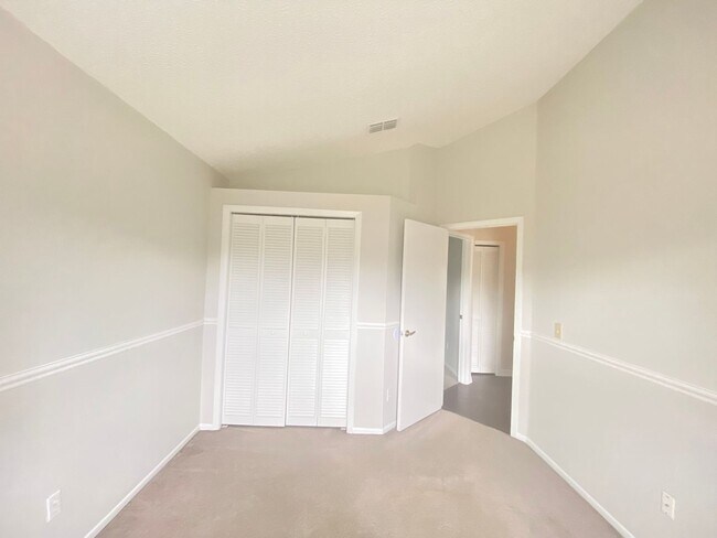 Building Photo - Lake Mary!  Ready to Move in!! Spacious 4/...