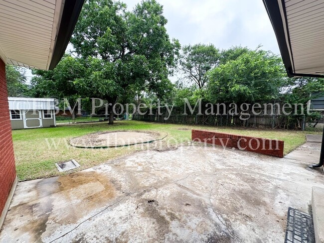 Building Photo - 1608 Hill Ln