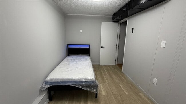 Building Photo - 23 Orchard Ave