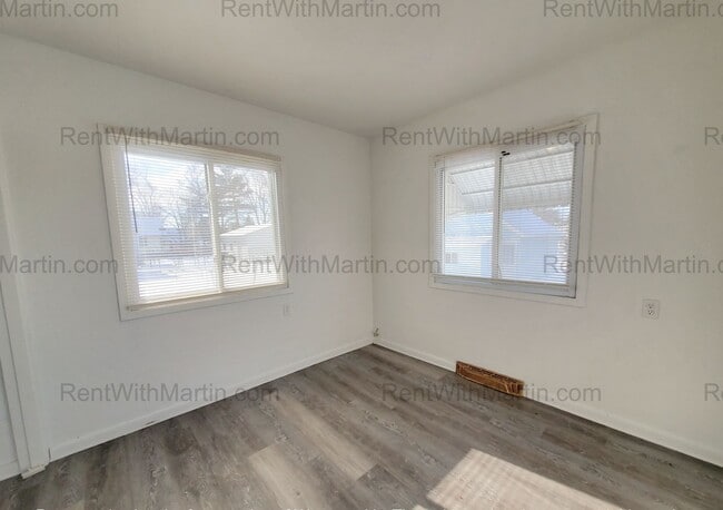 Building Photo - 137 Hope Ave