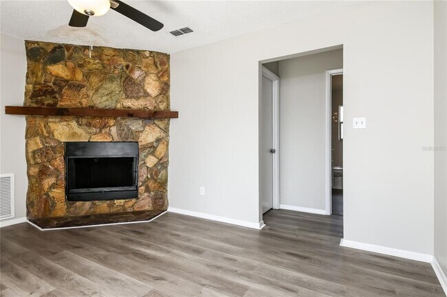 Building Photo - 3243 Knightsbridge Rd