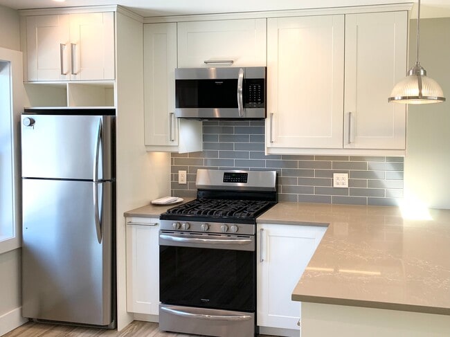 Building Photo - 99-07 Ascan Ave