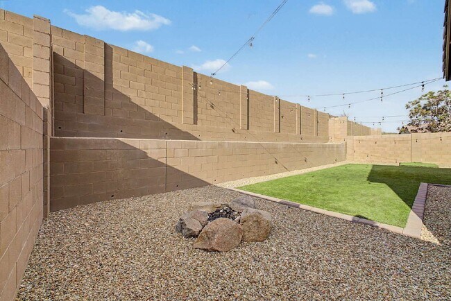 Building Photo - 6954 W Maya Way