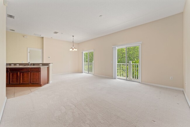 Building Photo - Nice 2/2 Condo w/Garage in Villas of East ...