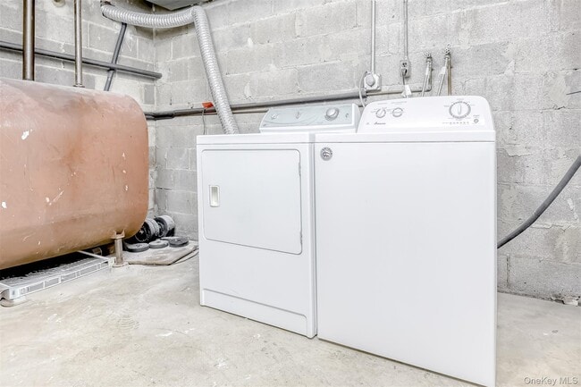 Building Photo - 23 Gladys Dr