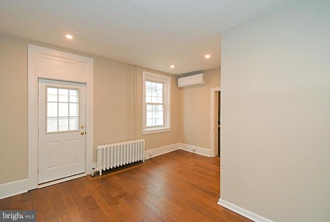 Building Photo - 232 Morgan St