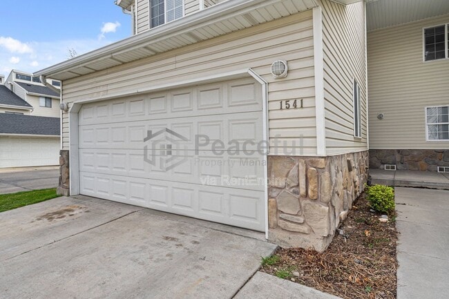 Building Photo - 1541 W Ln Ct
