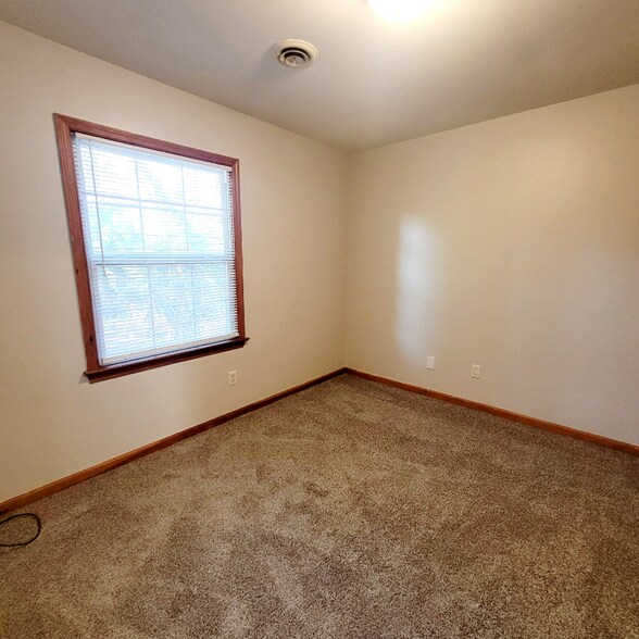 Building Photo - 1252 Gatewood Rd