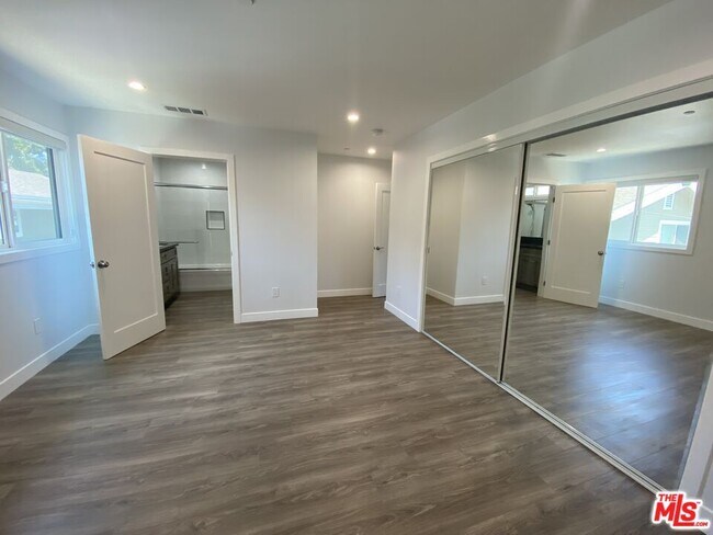Building Photo - 6204 1/2 Mayfield Ave
