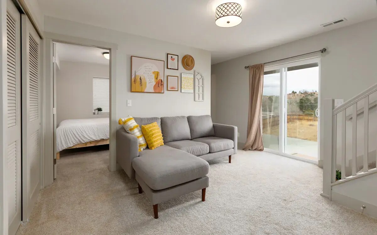 Building Photo - 913 Columbine Ave