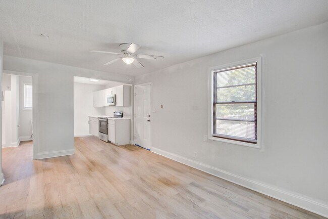 Building Photo - 7221 Patricia Dr