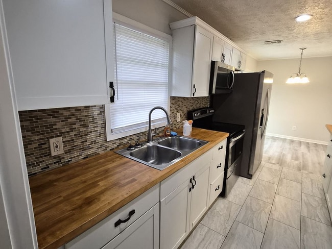 Building Photo - 126 Woodward Ct