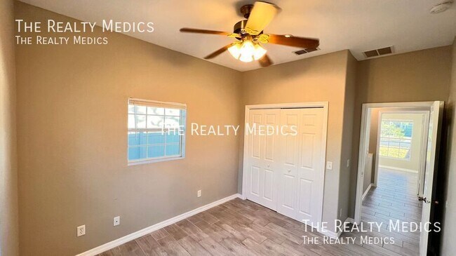 Building Photo - 3297 Tallwood Dr