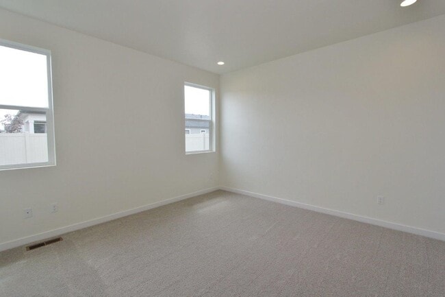 Building Photo - Immaculate Single-Level Home in Hope Springs