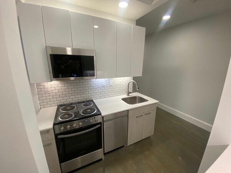 Primary Photo - 111 Park Dr