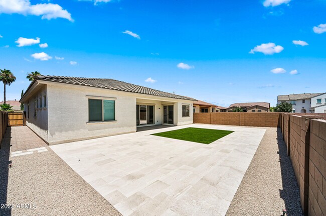 Building Photo - 8725 W Wagon Wheel Dr