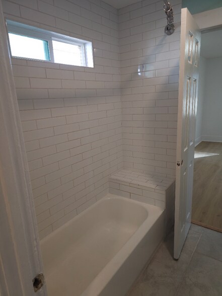 Building Photo - 3728 Franklin Ave