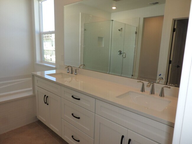 Building Photo - Brand New Smart Home in Granite Bay Beauty With Solar!!