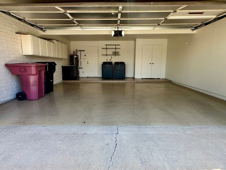 Building Photo - 7915 E Vista Dr