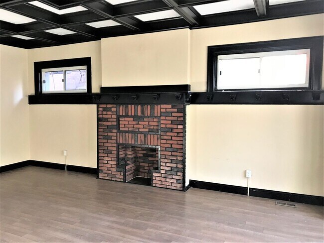 Building Photo - 322 Roup Ave