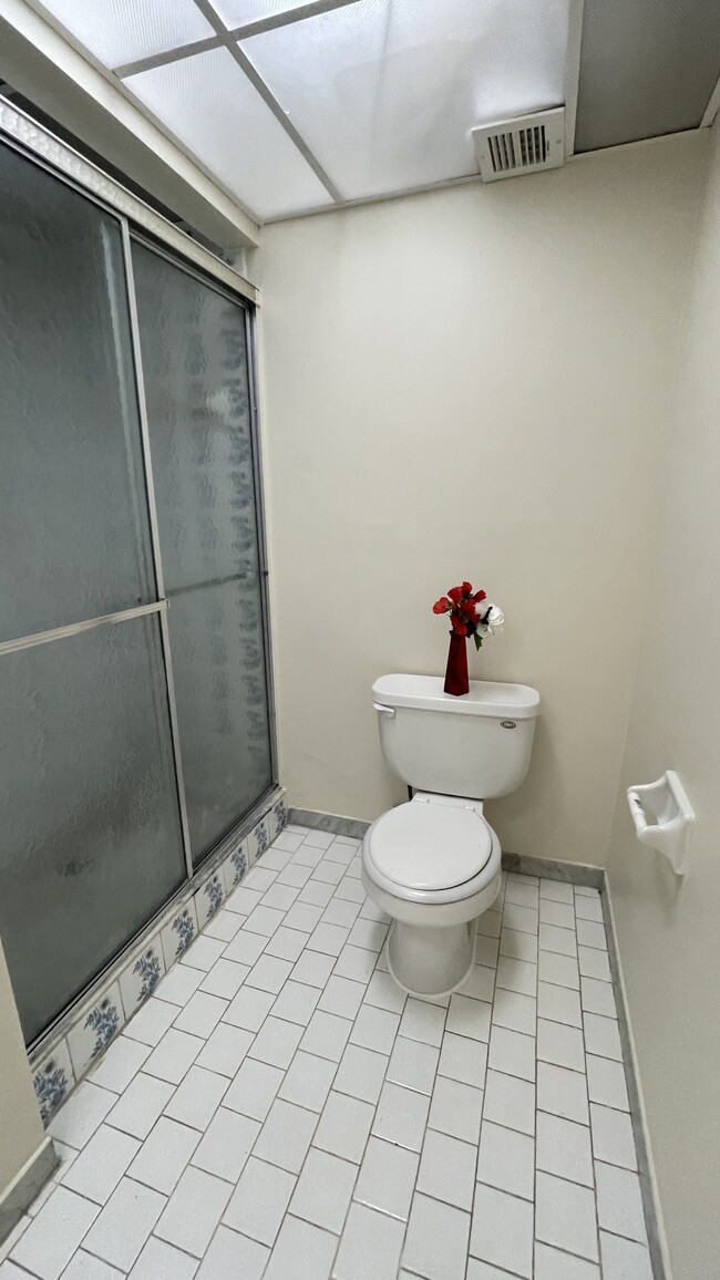 Building Photo - 8051 S Colony Cir
