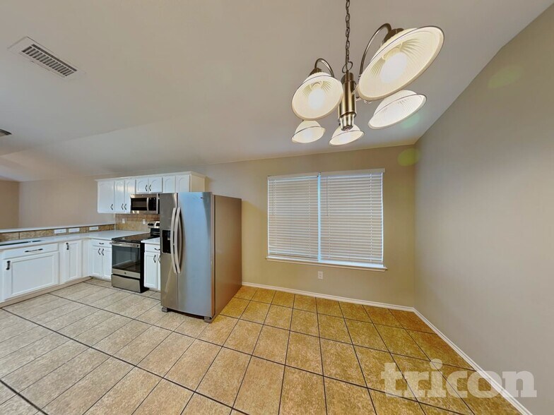 Building Photo - 626 Chapman Dr