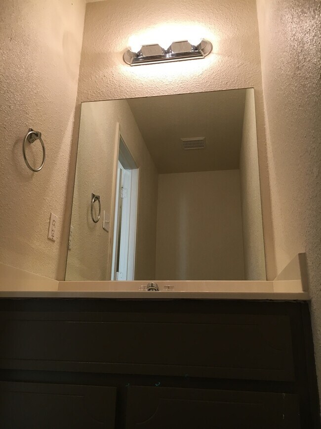 Building Photo - 2 WEEKS FREE RENT!!!! $795 PRICE IMPROVEMENT!!!!!