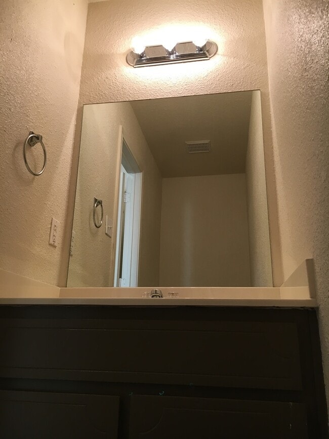 Building Photo - FREE DECEMBER RENT!!!