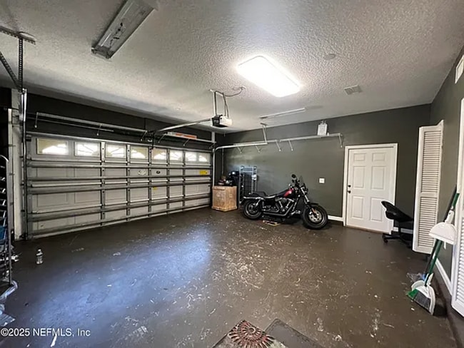 Building Photo - 6 Bedrooms 4 Bathroom 1672 Hammock Grove Lane