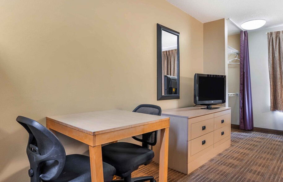 Building Photo - Furnished Studio-Cincinnati - Blue Ash - K...