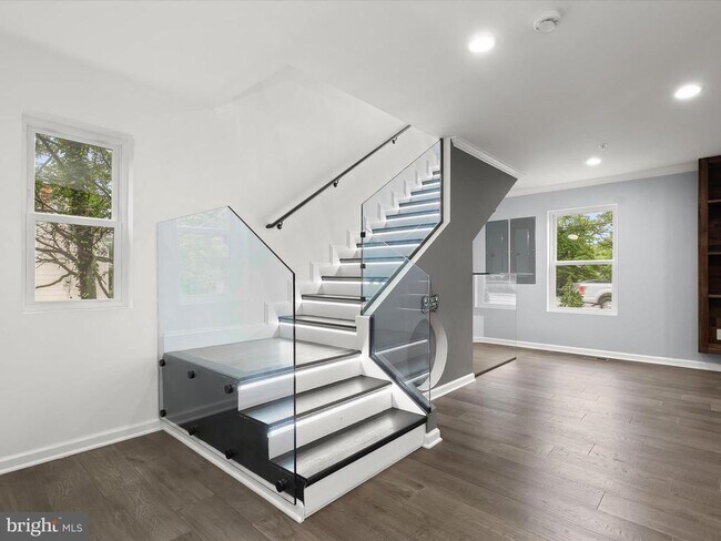 Building Photo - 700 Olney Sandy Spring Rd