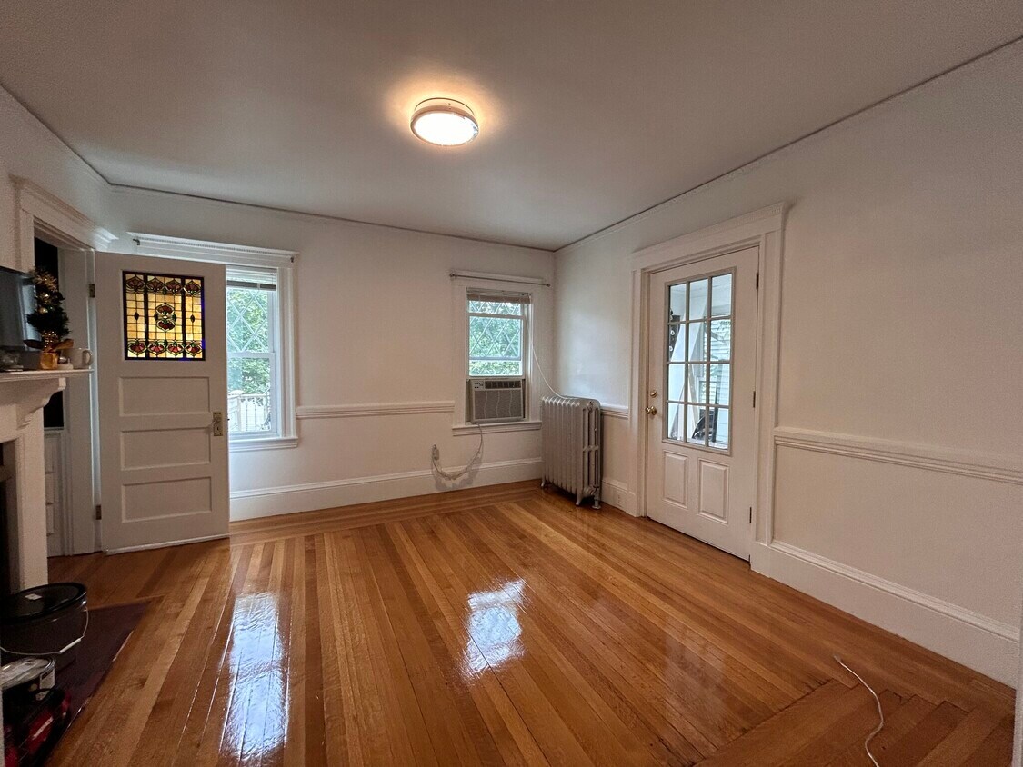 Building Photo - 108 Brooks St
